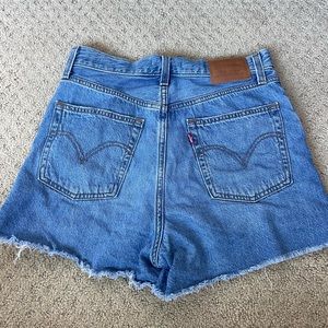Levi’s ribcage shorts